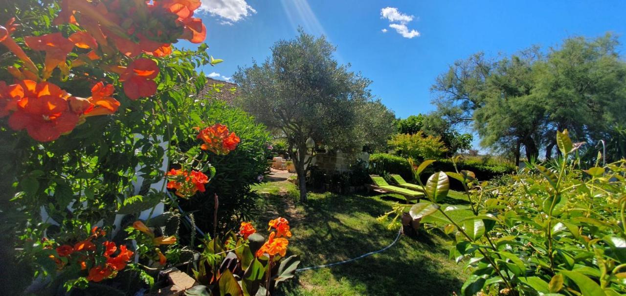 Terre De Boheme Otel Vestric-et-Candiac Dış mekan fotoğraf