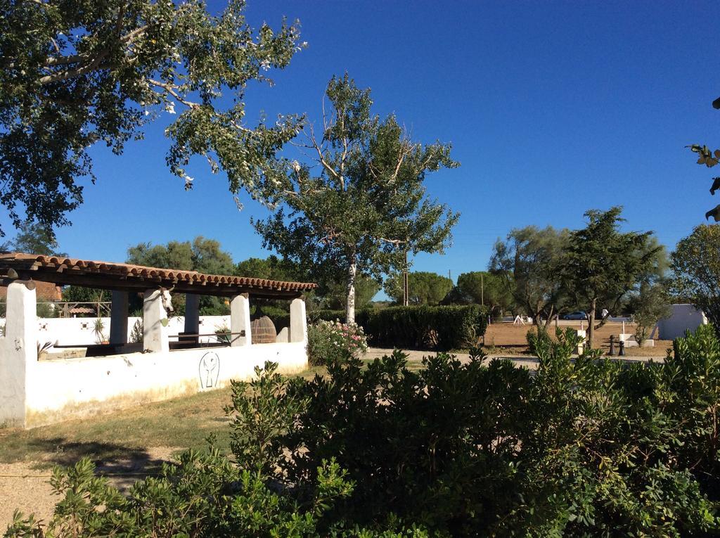 Terre De Boheme Otel Vestric-et-Candiac Dış mekan fotoğraf